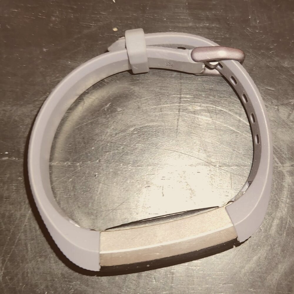 Used FitBit Alta – Older Model – Out of Box